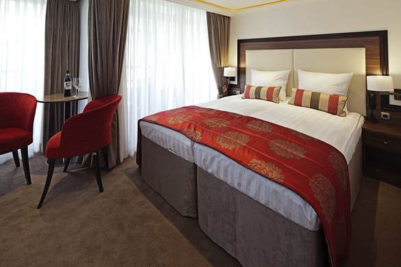 Riviera Travel, MS William Shakespeare, Deluxe Suite 4.jpg